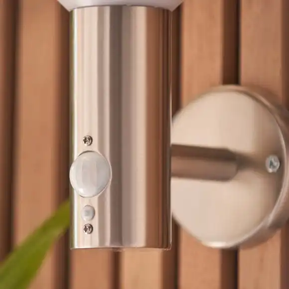 Vogue Lighting Vogue Leif Outdoor Solar PIR Wall Light 6 Vogue Lighting Vogue Leif Outdoor Solar PIR Wall Light - Image 6